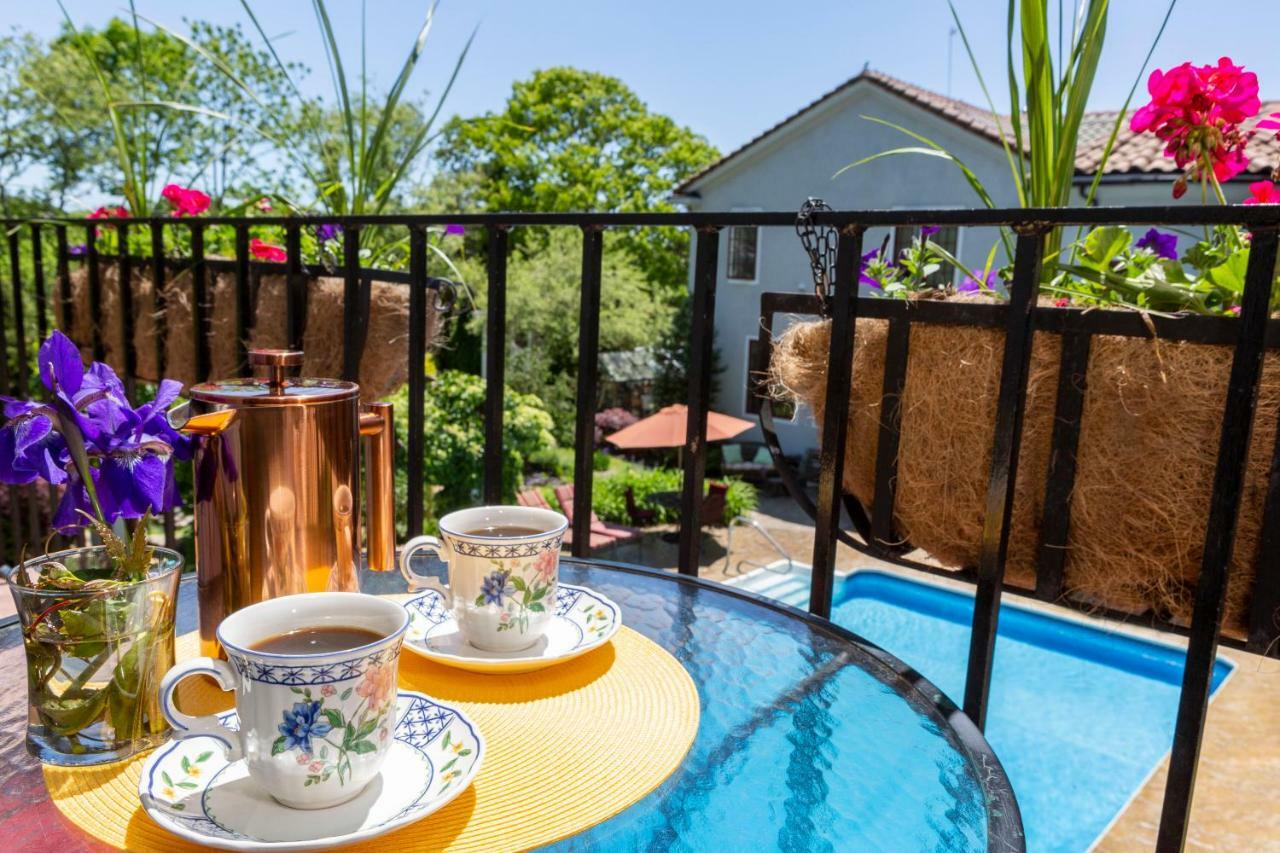 The Villa Bed And Breakfast Westerly Exterior photo
